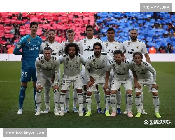 皇马球迷伯纳乌齐声鼓励球队, despite 米利唐早退 皇马球迷伯纳乌齐声鼓励球队, despite 米利唐早退